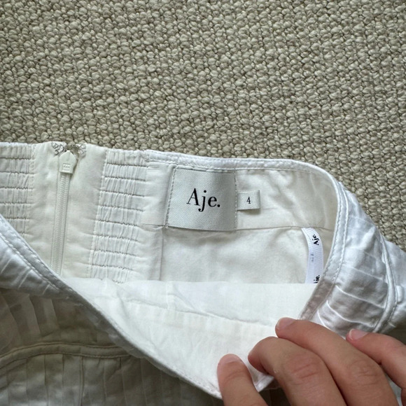AJE white skirt!!!!! Size 4 Australian so XXS in U.S. - Picture 3 of 3
